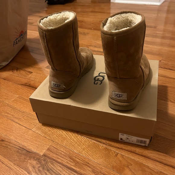 Ugg chestnut brown boots - Picture 2 of 2